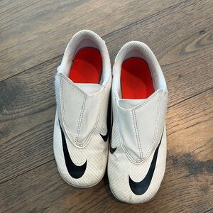 Nike soccer cleats size 13.5
